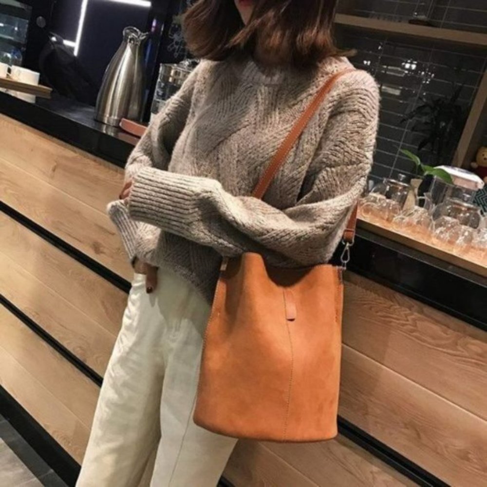 LIKE NEW Women's Bucket Bag, Messenger Bag Brown S215